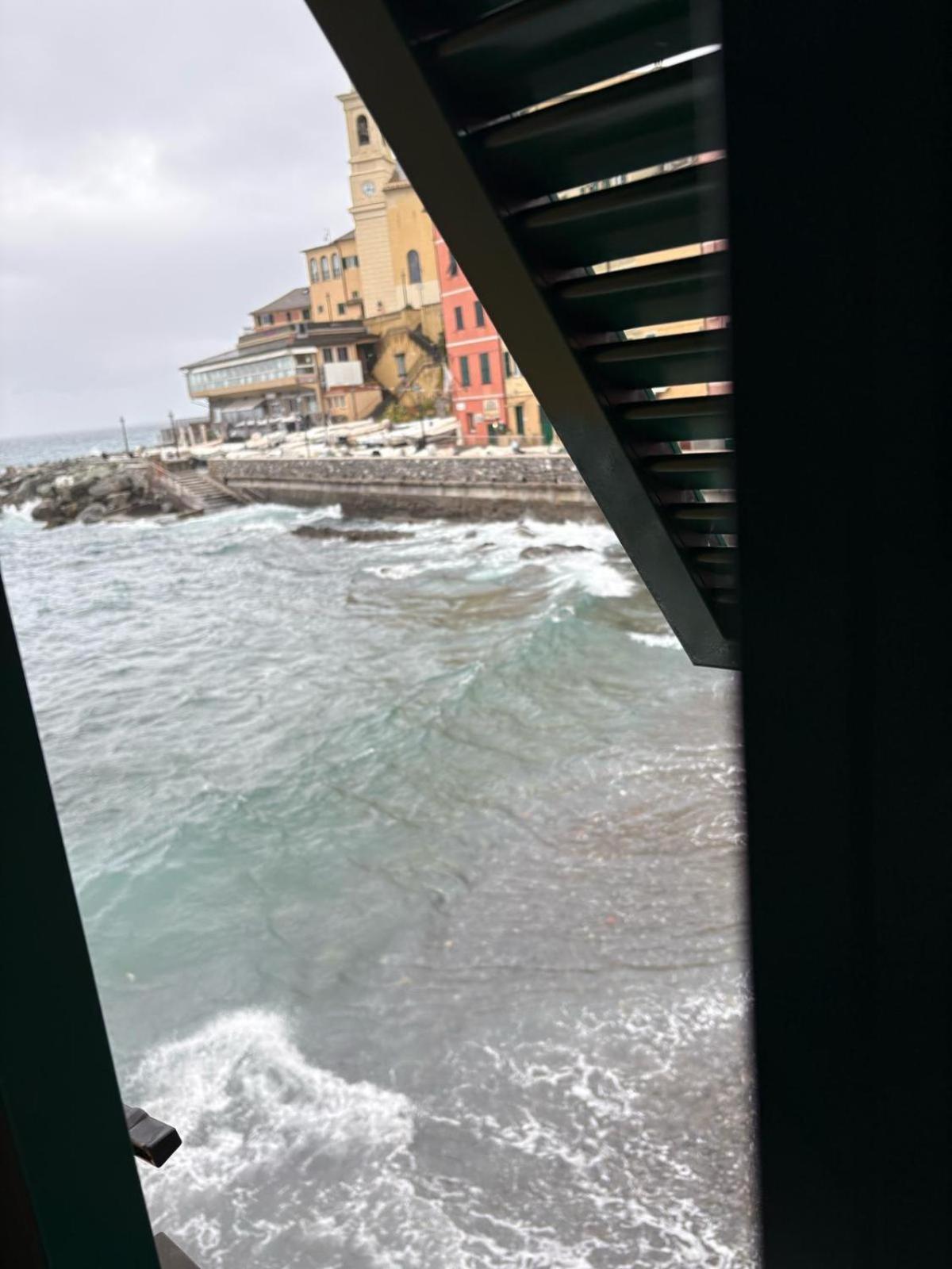 Casa Sulla Spiaggia Di Boccadasse Генуа Екстериор снимка